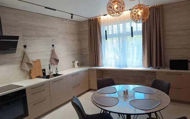 Uyutnaya sovremennaya v Zelenogradske Flat