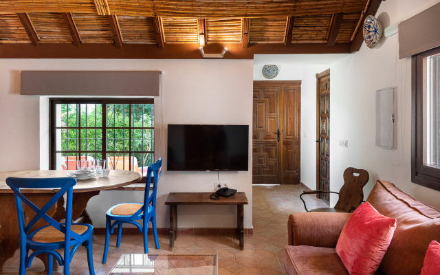 SUITES CORTIJO FONTANILLA Apart hotel