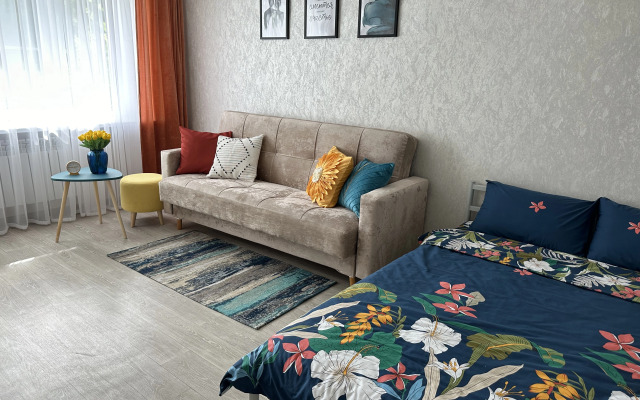 Na Glavnom Bulvare Goroda Flat