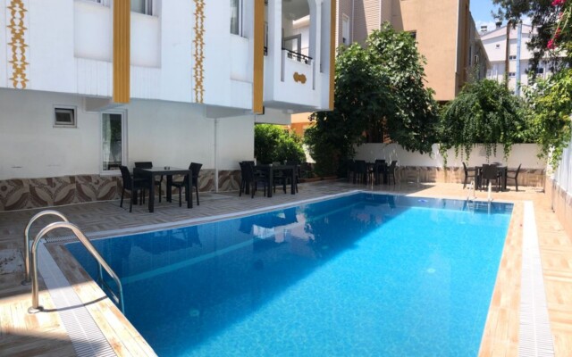 Lavin Garden Hotel