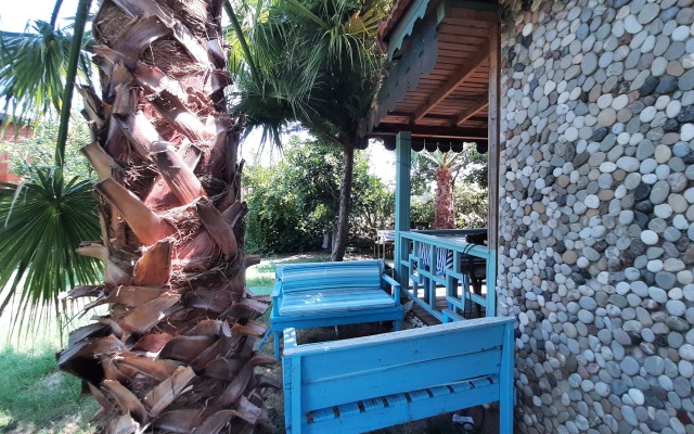 Flora Pansiyon Bed&Breakfast