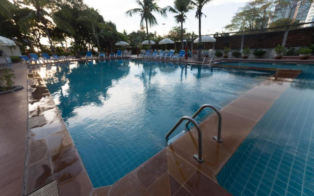Курортный отель Twin Palms Resort
