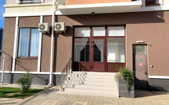 S Dizajnerskim Remontom Na 65 Let Pobedyi Apartments
