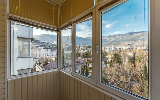 Pyatikomnatnaya V Tsentre Yalty Flat