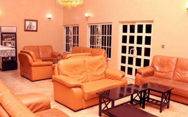 Отель Gold Rush Suites Uyo