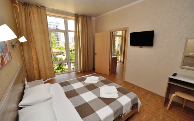AUGUST Na Pionerskom Guest house