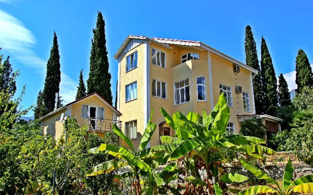 Uyutnaya Studiya V Chastnom Sektore S Parkovkoy Private house