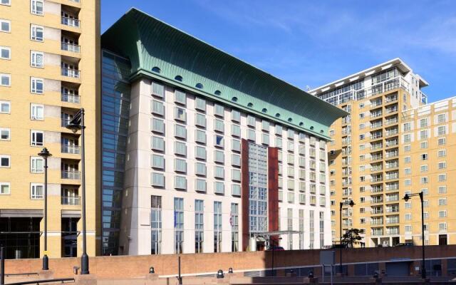 Canary Riverside Plaza Hotel