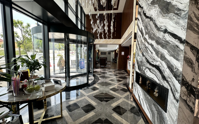 Trademark Collection by Wyndham Operla Airport Hotels