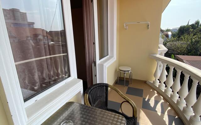 U Chernogo Morya Guest House