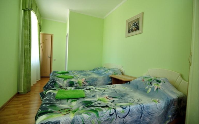 Na Trudyaschikhsya 152a Private House