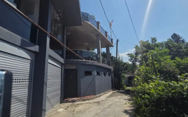 Отель TJ GARDENS