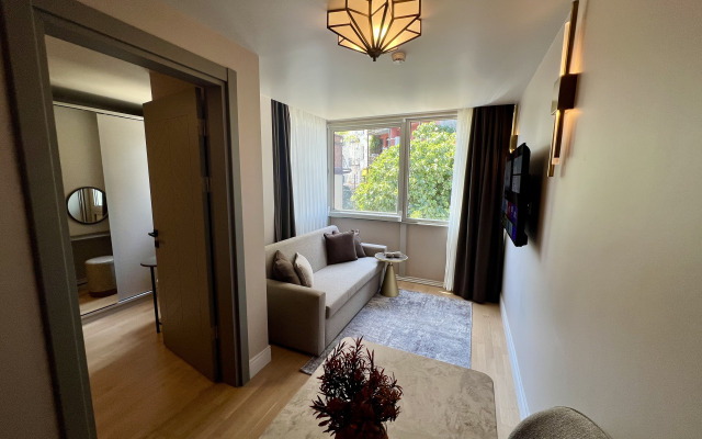 Weingart Suites Hotel