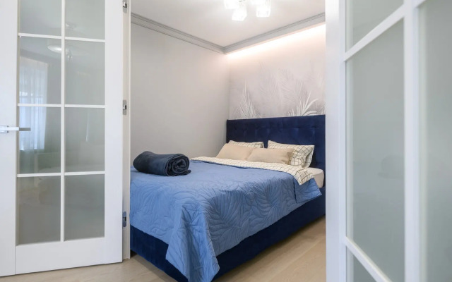 Uyutnaya s dizaynerskim remontom Flat