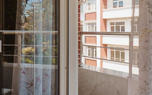 S Balkonom I Krasivym Vidom Iz Okna Flat
