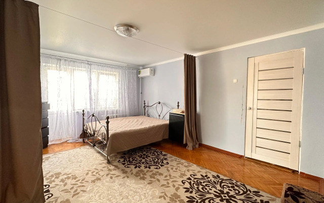 Na Prospekte Lenina 63A Flat