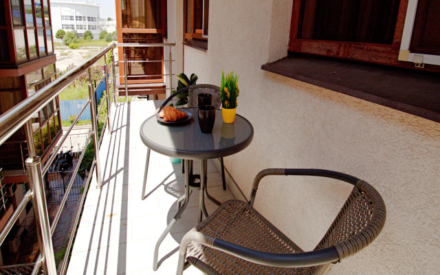 Uyutnaya Studiya Na Klenovoy Apartments