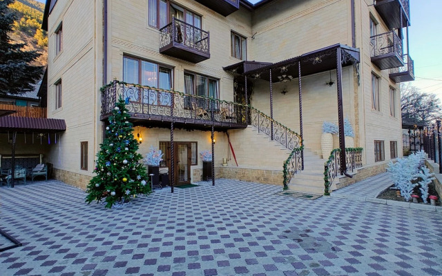 Отель Golden House