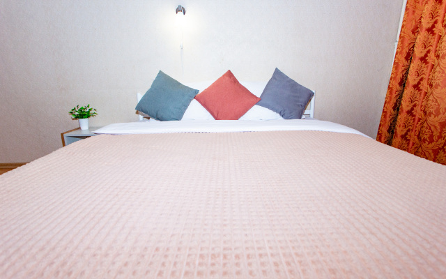 Komfortnaya Chetyrekhkomnatnaya Kvartira V Tsentre Novosibirska Flat