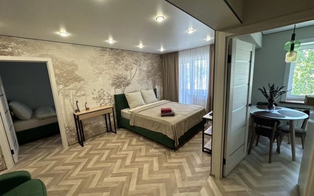 Dve Krovati I Divan Na Tsentralnom Rynke Flat