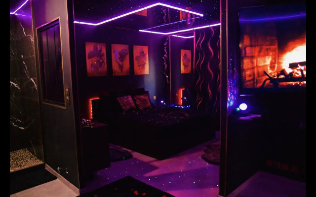 La Gold Room Apartments