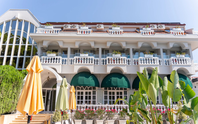 Rose Garden Premium Hotel