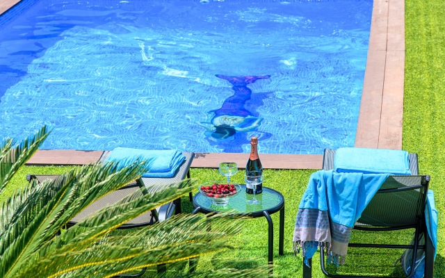 Chania City Heated Pool Villa