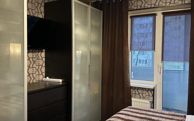 Yevrodvushka Poema-Apart Na Yesenina Flat