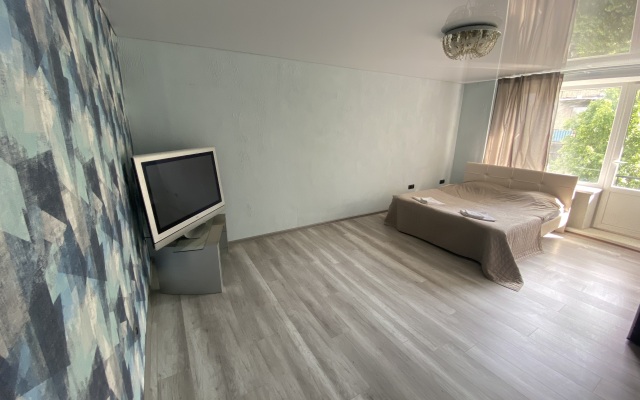 V tsentre Vyborga s balkonom Flat