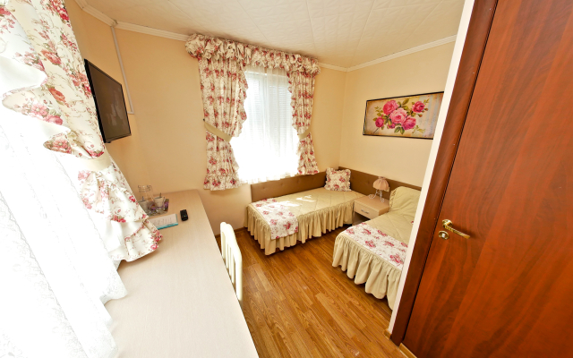 Kristall Uyut Hotel