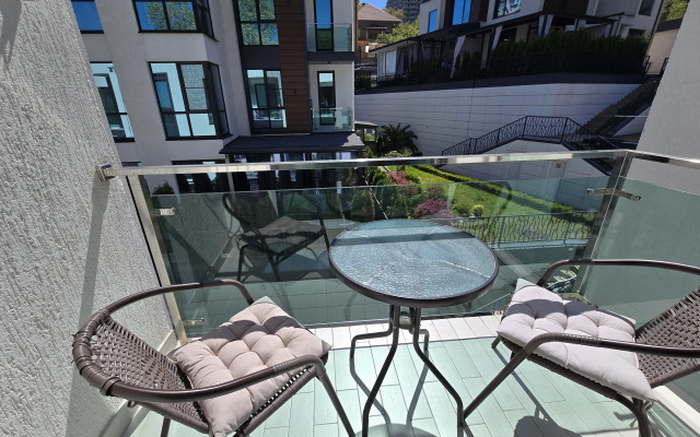 S Basseynom V Zhk Nevada Apartments