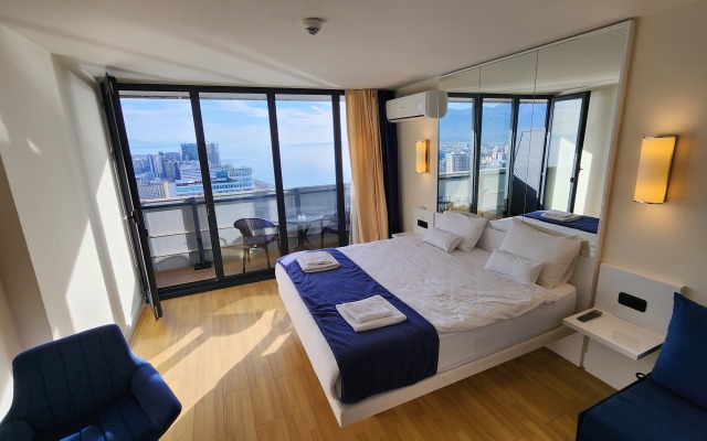 Апартаменты с видом на море на высоком этаже