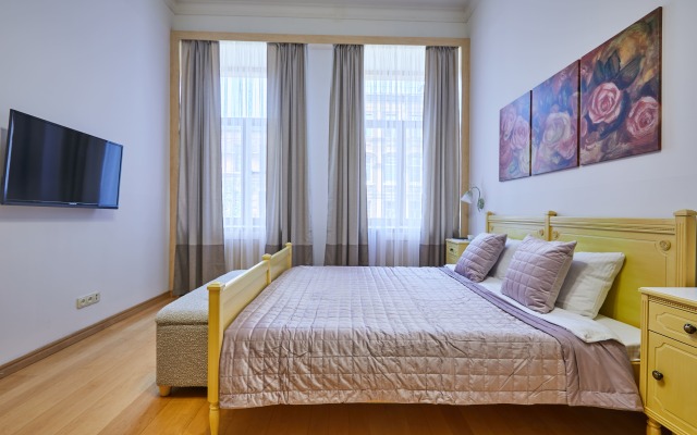 Квартира на 8 человек в Петербургском Стиле