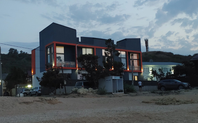 RED FOX Mini-Hotel