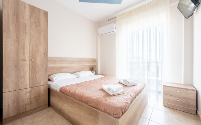 Milonas House Apartments
