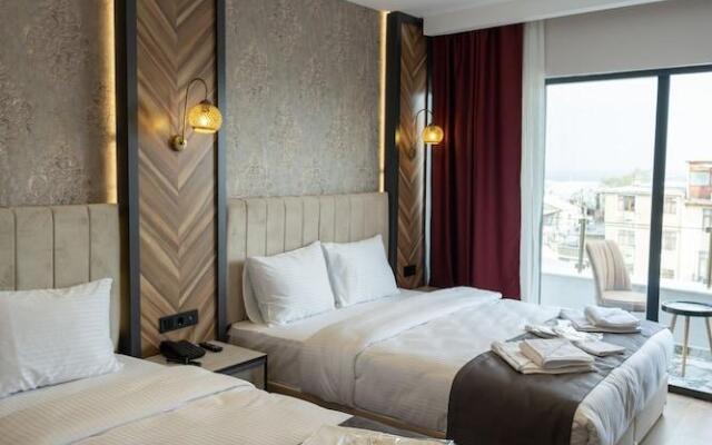 Отель Linda Port Hotel