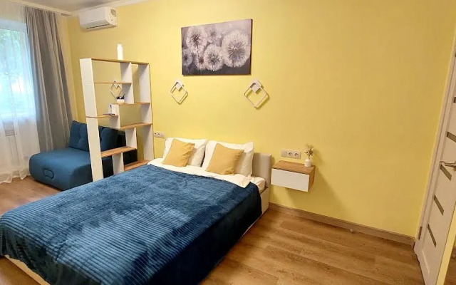 Biznes V Tsvetuschem Dvorike Flat