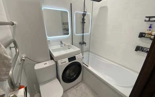 Квартира Двухкомнатная у метро напротив Северного вокзала