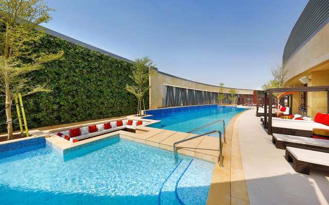 AlRayyan Hotel Doha, Curio Collection by Hilton