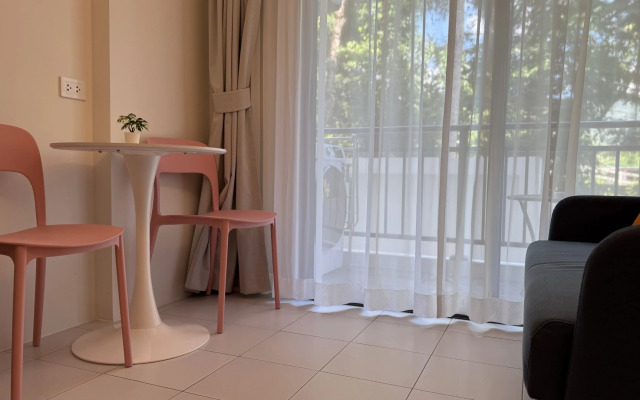 Sovremennaya Ryadom s Plyazhem Kamala Flat