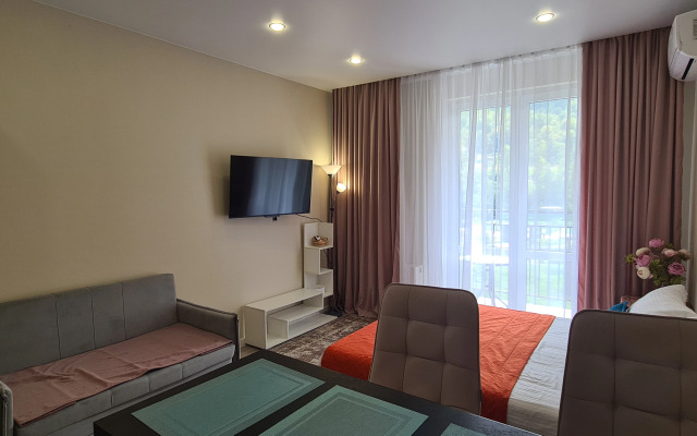 Uyutnaya S Balkonom V Sochi Flat