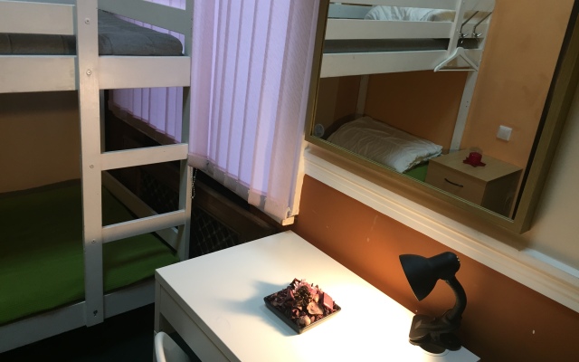 Oranzh Hostel