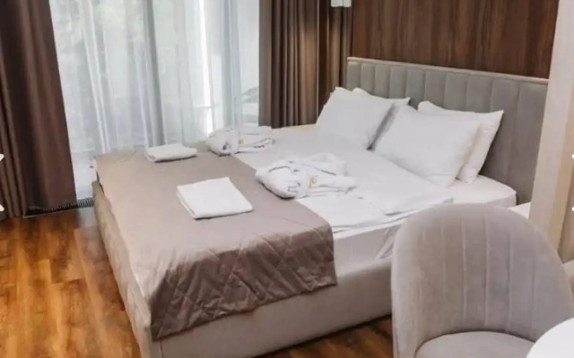 S Kruglogodichnym Basseynom Apartments
