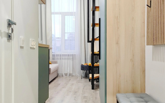 S Yevroremontom Na Troikh Flat