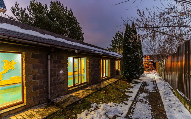 V Beleutovo S Basseynom I Saunoy Private house
