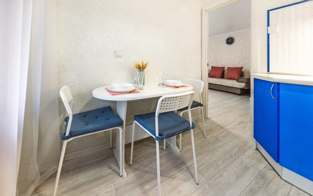 S Vidom Na Kirkhu Svyatogo Semeystva Flat