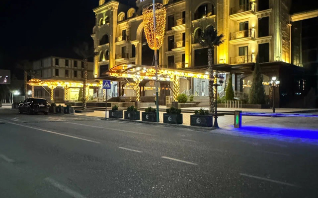Tinchlik Plaza Hotel