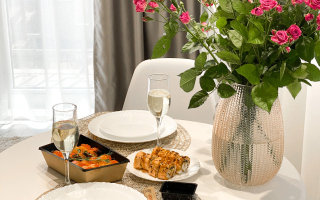 Апартаменты студия 30 кв.м. с двуспальным диваном и балконом 6 этаж