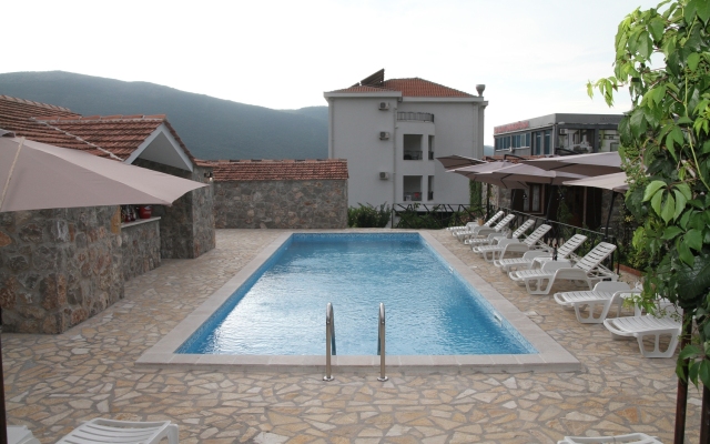 Opera Na Plyazhe Yaz Budva Hotel