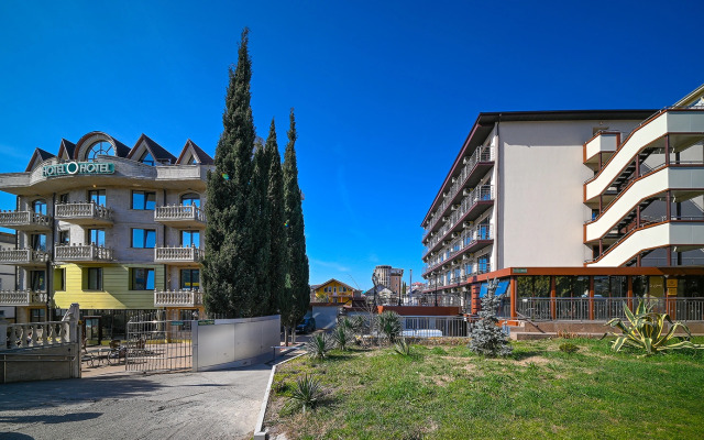 Hotel Auriya Kruiz